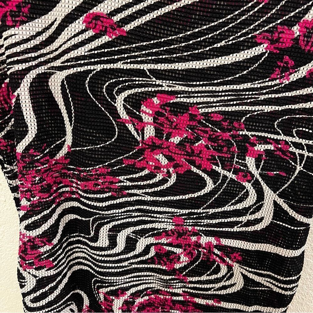 Banabee Short Sleeve Scoop Neck Top - Picture 3 of 4